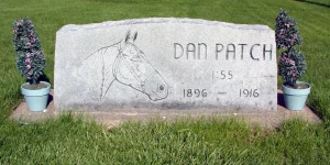 La lapide commemorativa di Dan Patch a Oxford, nell'Indiana (fotografia del 21 aprile 2007).